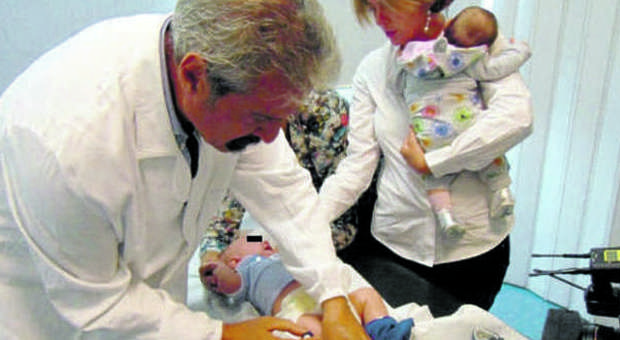 Il ministro della salute Beatrice Lorenzin fa vaccinare i suoi figli