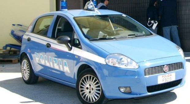 Napoli, ruba chewing gum al supermercato: arrestato