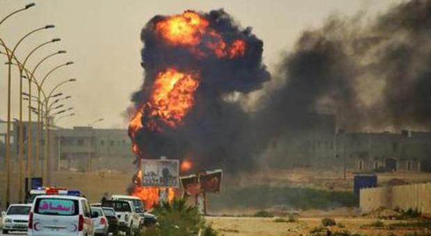 Libia, scontri tra miliziani ed esercito regolare a Bengasi: almeno 10 morti