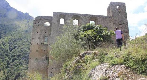 Il castello medievale di Centola si rifà il look con 800 mila euro