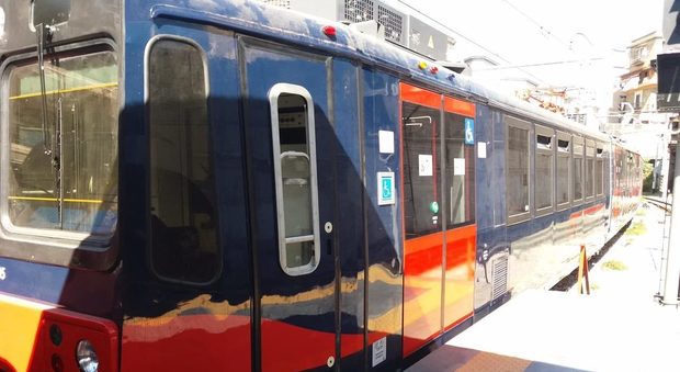 Circumvesuviana, il treno ristrutturato è sui binari: ma andrà in servizio l’anno prossimo