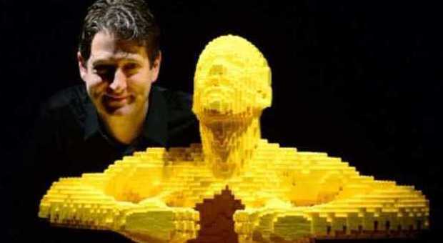 L'arte di scolpire con i mattoncini: ecco Nathan Sawaya, il mago dei Lego