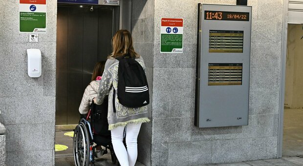 Disabili costretti a scendere dal treno a Genova, le Associazioni: «La colpa non è dei passeggeri». Il caso del convoglio già vandalizzato