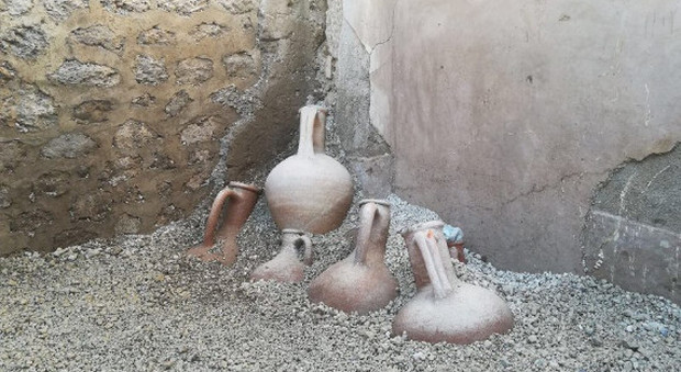 Pompei, la nuova campagna di scavo alla Schola Armaturarum