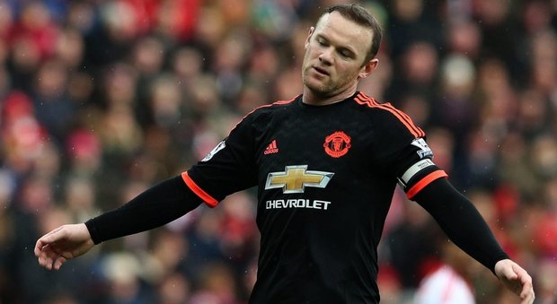 Manchester United, il ginocchio di Rooney fa crac. Fuori due mesi
