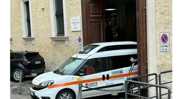 La presidente del Tribunale di Ancona Edi Ragaglia scivola e cade davanti al suo ufficio: operata d'urgenza a Torrette