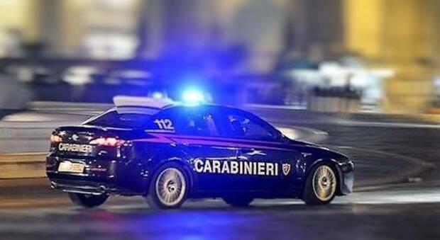Caivano: ladri in fuga speronano auto dei carabinieri, inseguimento e spari