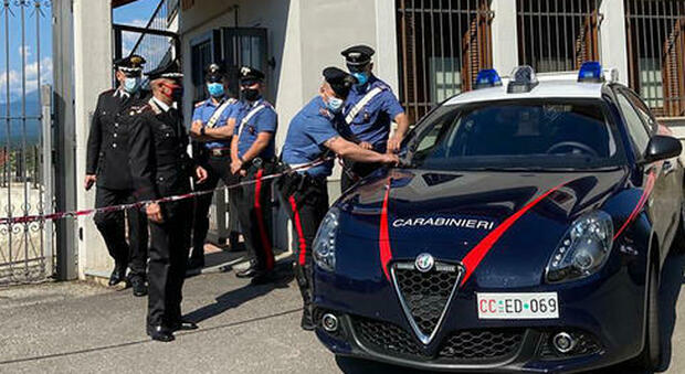 Intervento dei carabinieri dopo un furto (foto di repertorio)