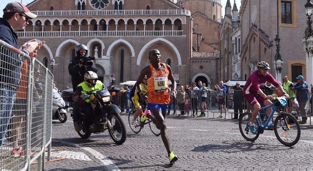 Marathon 2017:podio a tre keniani Njenga primo con 2h 10' 43"