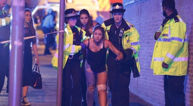 Manchester, identificato il kamikaze. May: "Orrendo attacco terroristico"