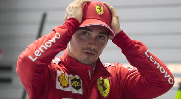 Ferrari, Charles Leclerc rapinato con la scusa di un selfie: rubato un orologio da centinaia di migliaia di euro, la reazione