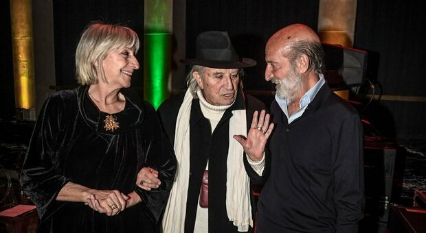 Da sinistra, Francesca Maroni, Vittorio Storaro e Luca Maroni alla kermesse "I migliori vini italiani"