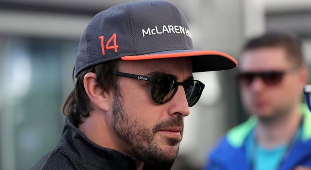 Formula 1, da Alonso l'omaggio al ragazzo morto in pista kart «Corro per te»