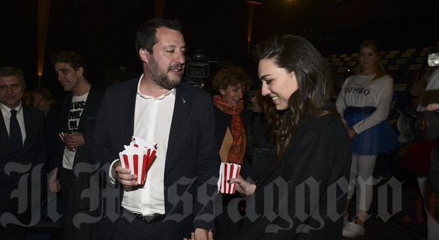 Matteo Salvini, prima uscita pubblica con la nuova fidanzata Francesca Verdini: al cinema per Dumbo