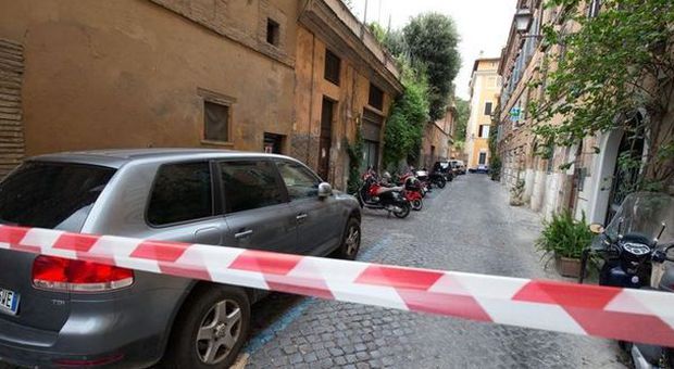 Roma, a 13 anni si impicca in camera dopo la lite con la madre per il telefonino