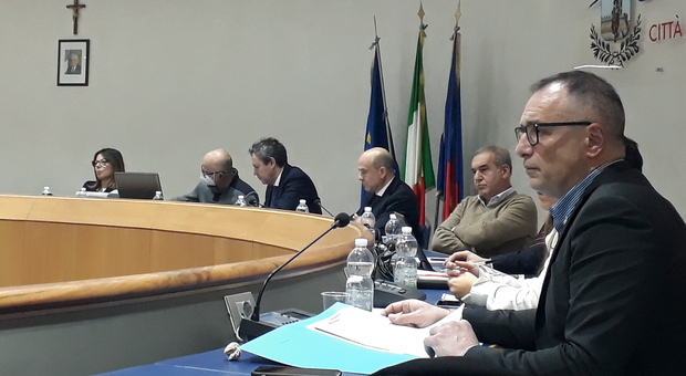 San Benedetto, il Consiglio dice sì al nuovo ospedale a Ragnola. L'opposizione: «State portando la città al suicidio»