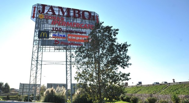Il centro commerciale Jambo, sequestrato durante il blitz contro il clan dei Casalesi