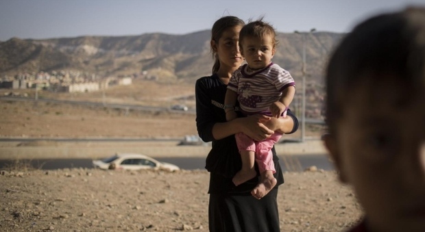Isis, test di verginità sulle donne yazide catturate: la denuncia di Human Rights Watch
