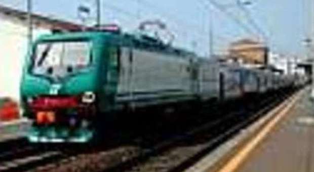 Pesaro, orrore in stazione: ragazzo di 25 anni dilaniato da un treno merci