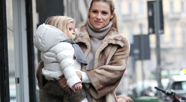 Michelle Hunziker, shopping con le figlie Sole e Celeste a Milano