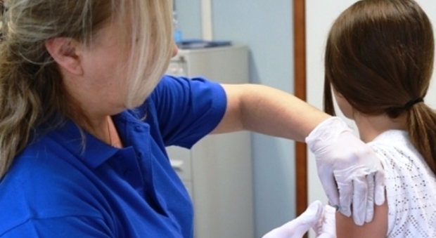 La compagna di classe è malata: 20 bimbi decidono di vaccinarsi contro l'influenza