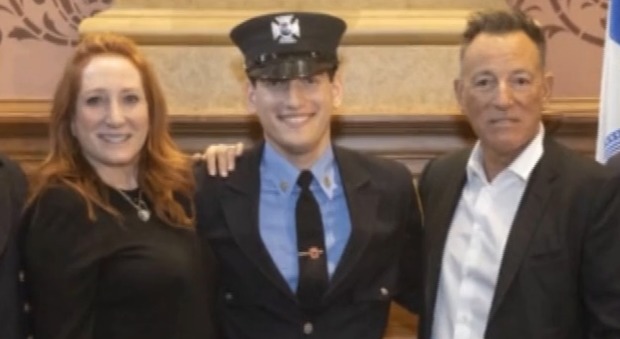 Sam Springsteen, figlio di Bruce, è diventato pompiere nel New Jersey