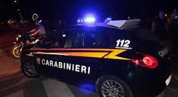 Reggio Emilia: prima gli bruciano l'auto, poi lo uccidono sotto casa davanti a moglie e figli