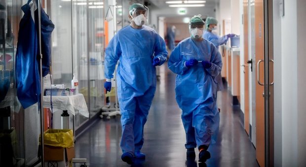 Coronavirus a Napoli, cinque infermieri contagiati all'ospedale di Pozzuoli