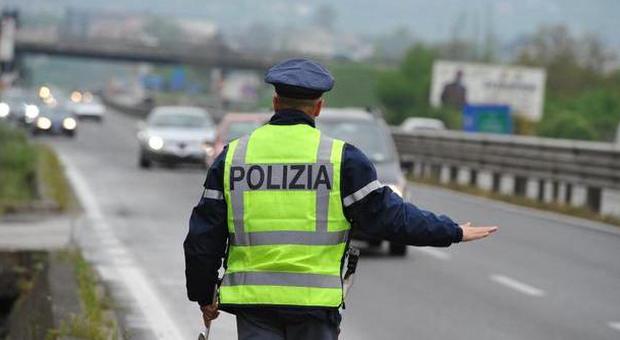 Caserta, sequestrano autista di un Tir: arrestati in sei dalla Polstrada