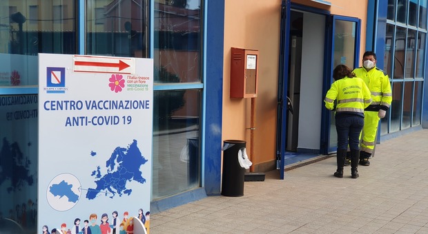 Apre il polo vaccinale di San Giorgio a Cremano: vaccinati i primi ultraottantenni