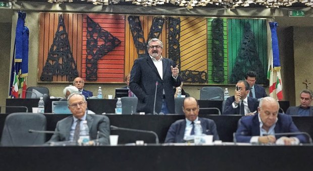 Michele Emiliano durante una delle ultime sedute del Consiglio regionale