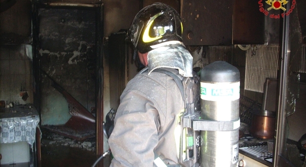 Osimo, incendio in un'industria per le polveri d'alluminio