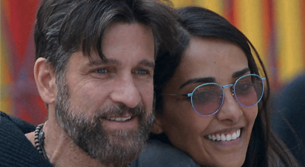 Edoardo Stoppa e Juliana Moreira tre anni di matrimonio e due figli dopo a Domenica Live: «Siamo felici ma basta figli»