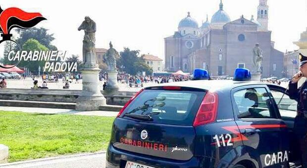 Padova, in crisi d'astinenza chiede la droga ai carabinieri
