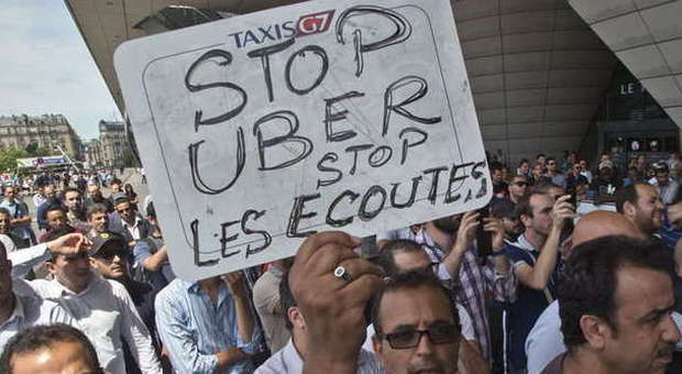 Francia, guerra a Uber. Fermati i due capi di Uberpop. Duecento agenti nelle strade