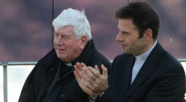 Don Gianni Antoniazzi (a destra) accanto al fondatore del Centro don Vecchi, don Armando Trevisiol
