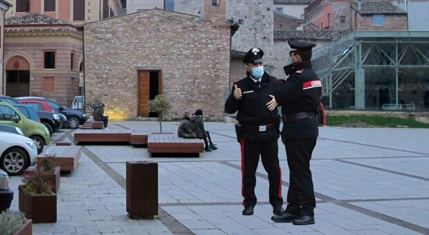 Ragazza di 20 anni spinta e presa a pugni in piazza Sant'Anna: indagini