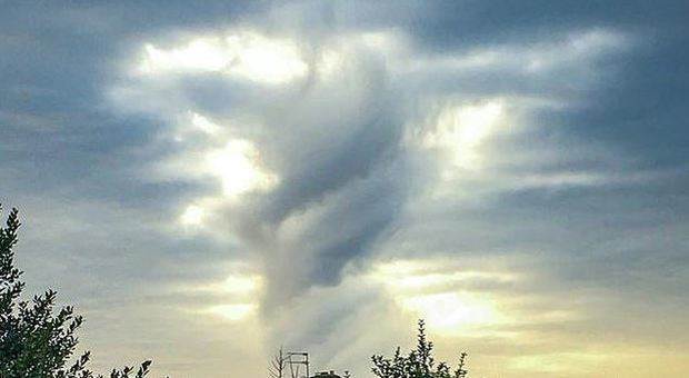 Nuvola a forma di angelo, l'incredibile scatto immortalato in Inghilterra: «È stato inquietante»