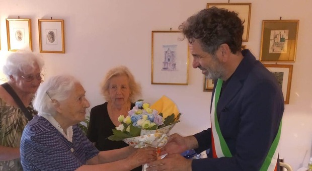 La super nonna di Lecce compie 108 anni: a Jolanda gli auguri del sindaco e della città