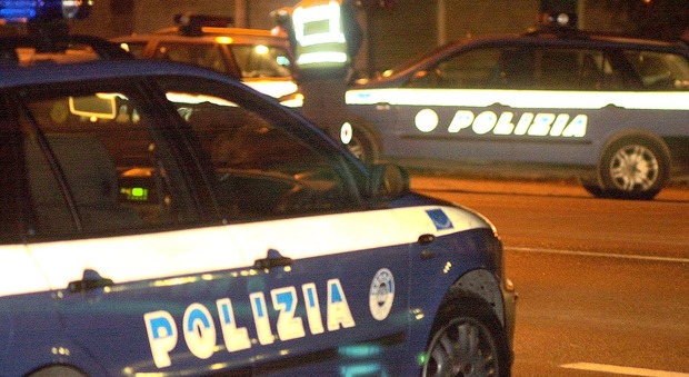 Ubriaco al volante: morsi e testate contro i poliziotti e i carabinieri