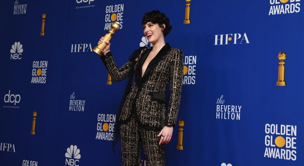 Golden Globes, l'attrice di "Fleabag" Phoebe Waller-Bridge mette all'asta il suo abito per aiutare l’Australia