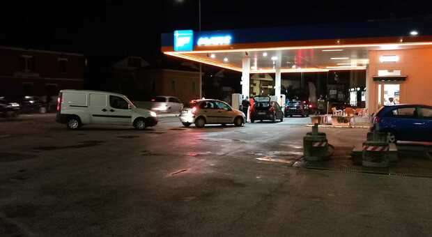 Sciopero benzinai, via alle 19 (alle 22 in autostrada). Ecco i distributori aperti nelle Marche e i prezzi schizzano