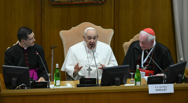 Francesco, spunta la lettera anonima di un cardinale: «Ecco come dovrà essere il prossimo Papa». Mistero in Vaticano