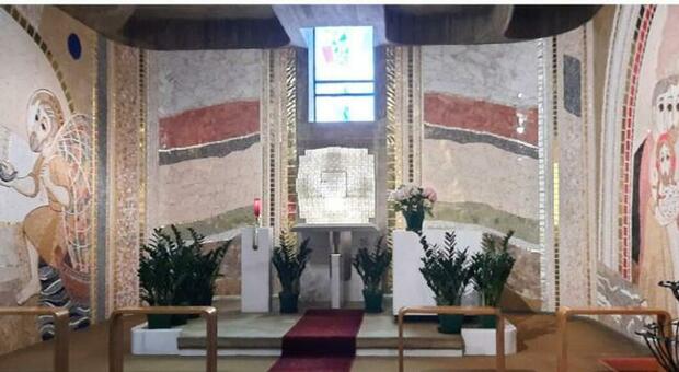 I mosaici realizzati nella chiesa della Madonna delle Grazie e criticati dall'architetto Nerino Meneghello