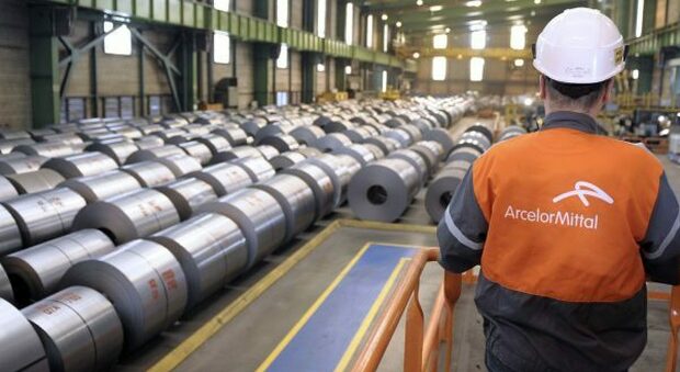 Ex Ilva, firmato accordo tra Arcelor Mittal e Invitalia: che cosa prevede per occupazione e ambiente