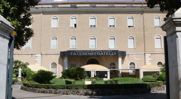 L'ingresso dell'ospedale Fatebenefratelli in viale Principe di Napoli a Benevento