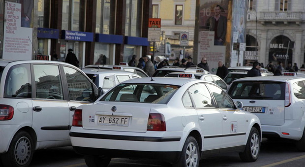 Roma, controlli a tappeto su taxi abusivi, Ncc e bus turistici a Termini