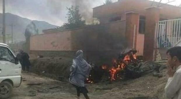 Kabul, autobomba davanti alla scuola: almeno 50 morti, molte erano studentesse