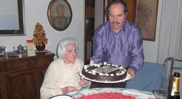 Il regalo di Natale a nonna Ginevra operata alla cataratta a 106 anni