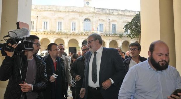 "Rimborsi per 13 milioni mai avuti": la Provincia di Lecce diffida Emiliano